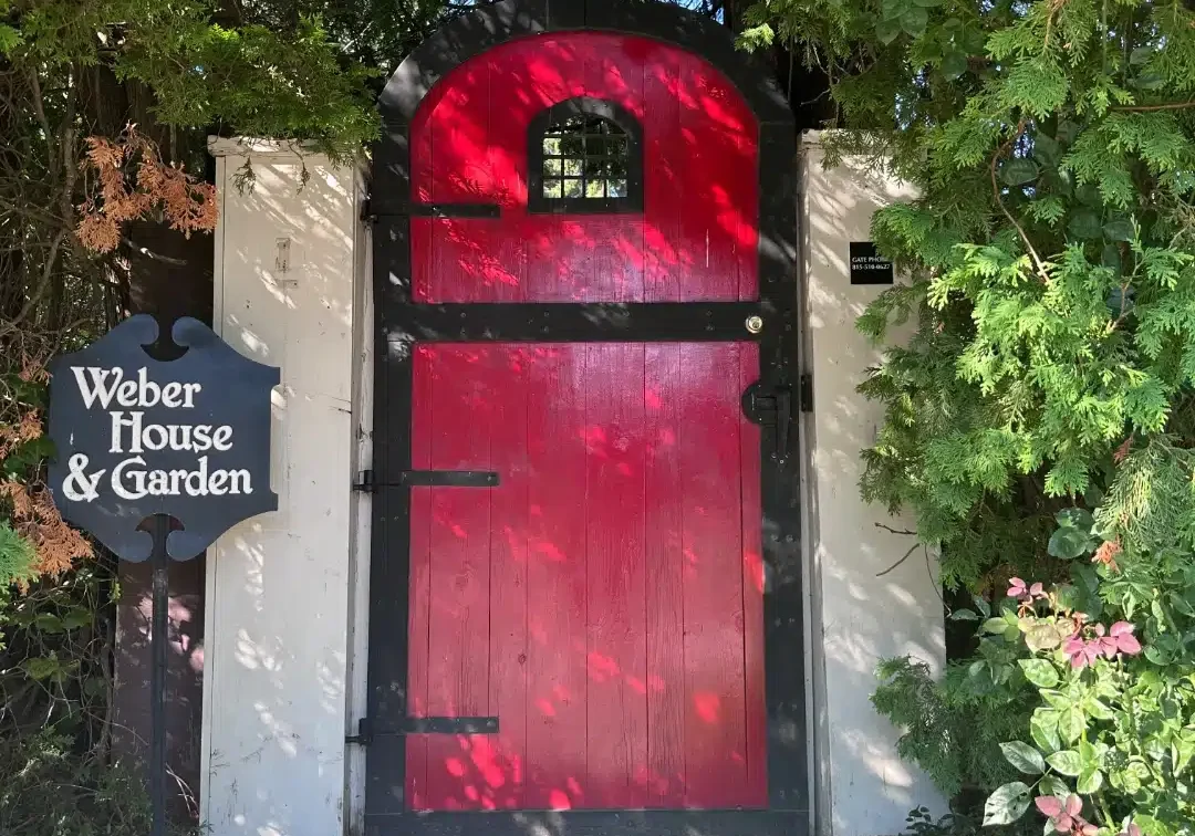 Streator illinois weber house and garden red door